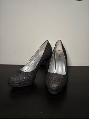 FIONI Clothing Black Glitter Platform Pumps